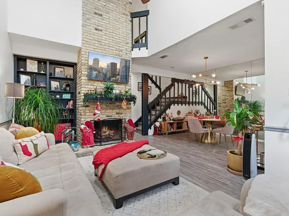 10819 Crown Colony Dr APT 33, Austin, TX 78747