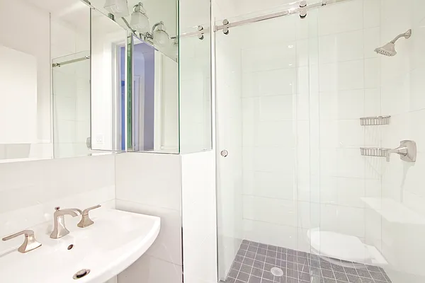 Rented by R New York | media 9