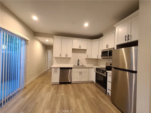 8412 Burnet Ave, North Hills, CA 91343