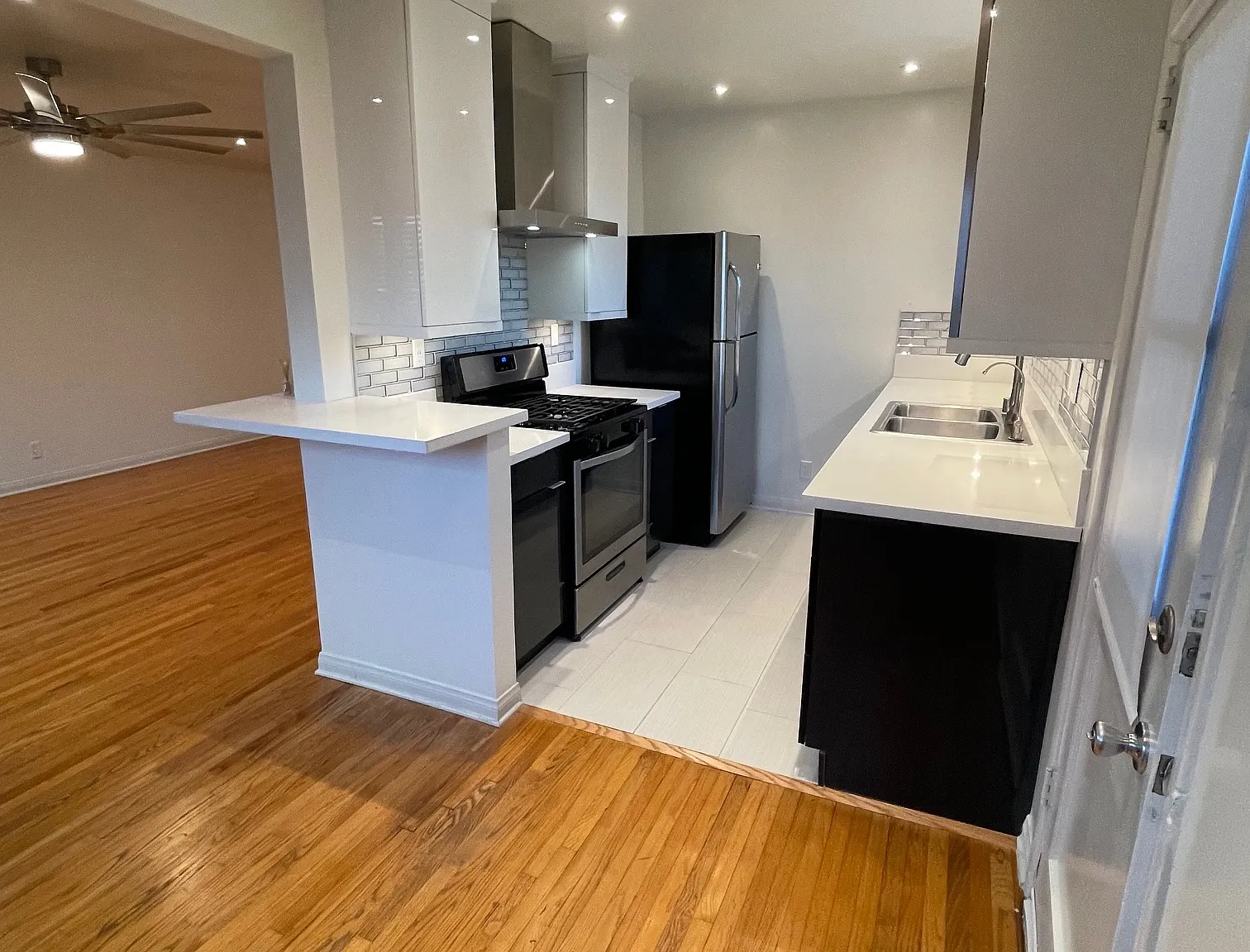 5723 San Vicente Boulevard — Photo 4