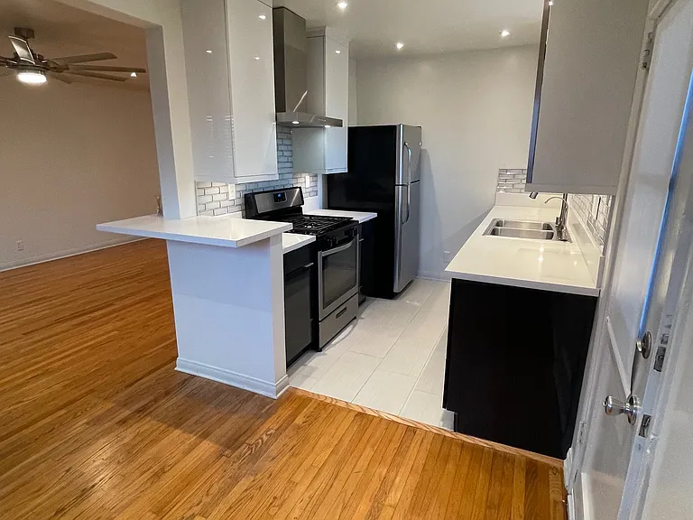 5723 San Vicente Blvd — Photo 4