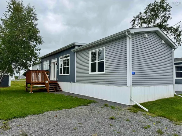 16 Christopher Ave, East Hants, NS B0N 1Z0