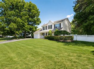 4 Redbud Ct, Middle Island, NY 11953