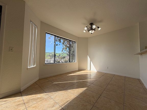 5th image of 3611 Timothy Pl