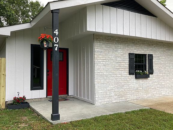 2nd image of 407 Woody Cir