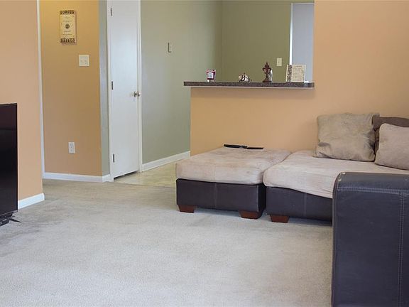 3rd image of 425 Silkwood Dr