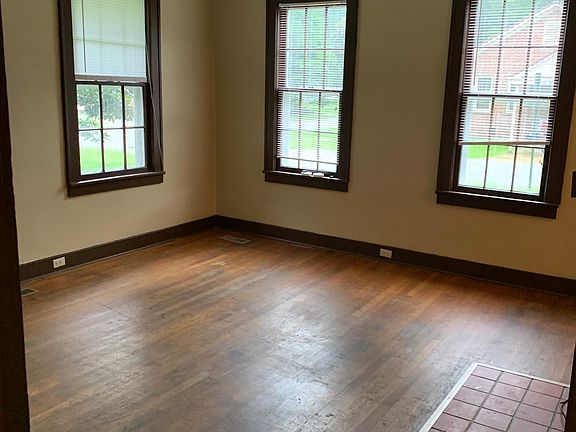 Livingroom looking from hallway