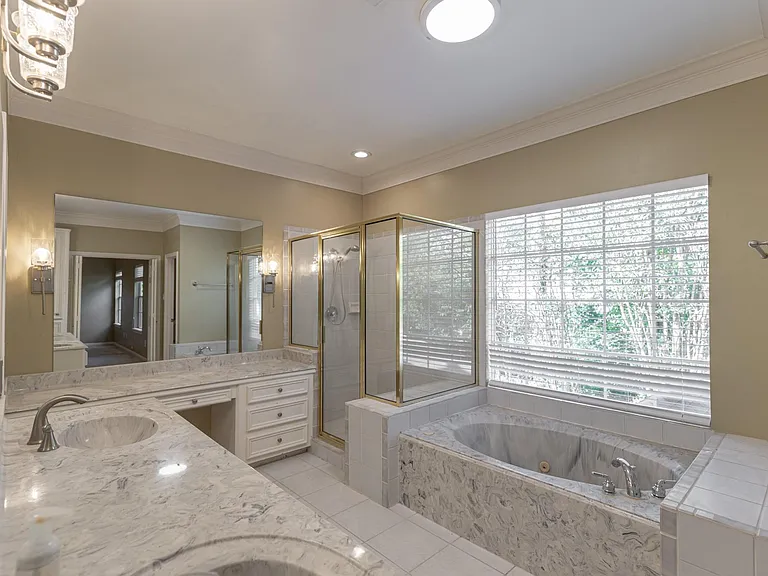 4418 Jane St — Photo 16
