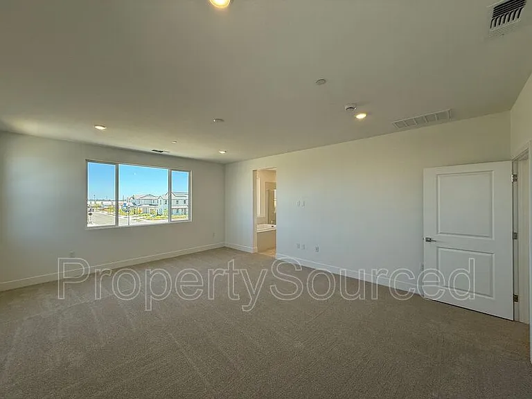 1336 N Martorella Ave — Photo 34