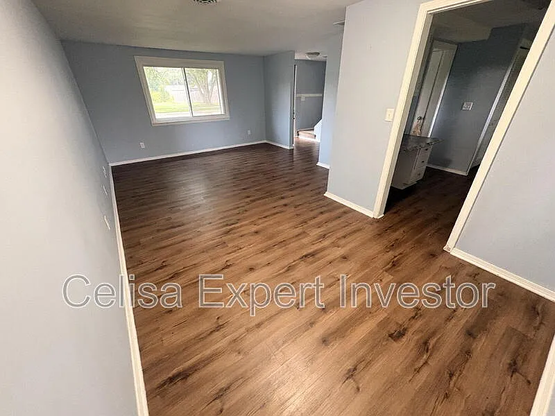 4 bed, 2.5 bath, 1598 sqft, $1,950 — Photo 2