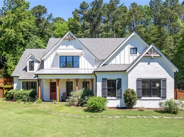 1009 Davenport Cir, Powder Springs, GA 30127