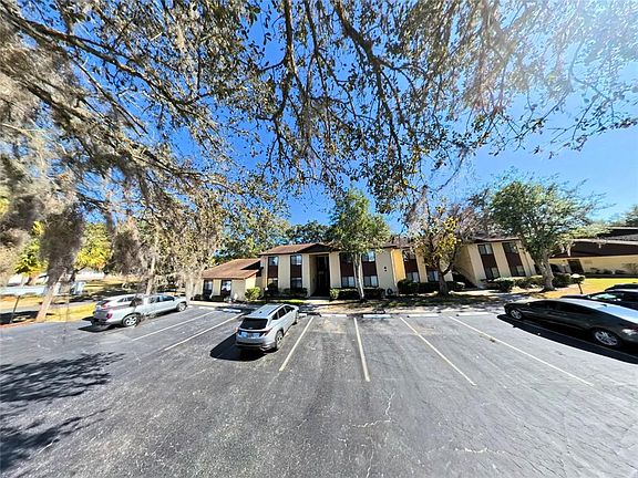 2nd image of 504 Silver Crse APT A