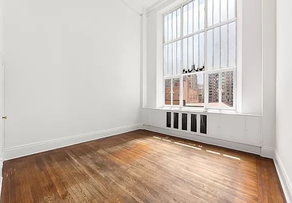 2nd image of 1 W 67th St #509