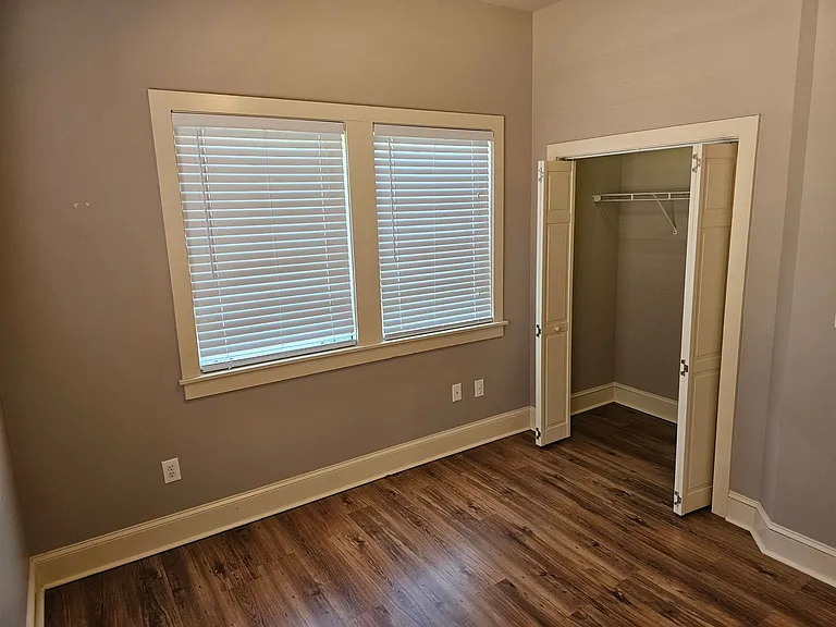 114 N Cypress St — Photo 14