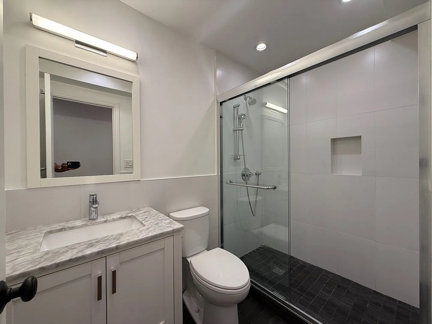 1052 Jamestown Avenue — Photo 3