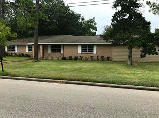 917 E Cedar St, Angleton, TX 77515