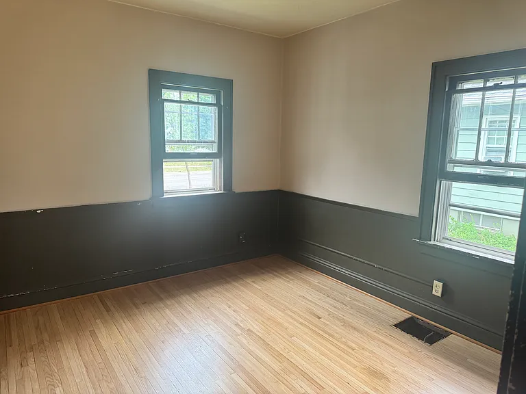 721 McKinley Pl S — Photo 2