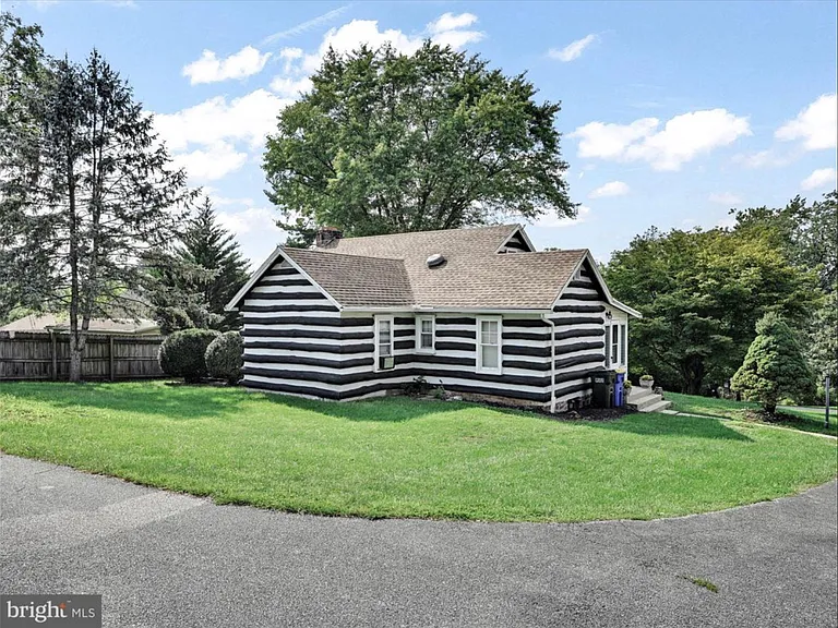 2178 Log Cabin Rd #1 — Photo 3
