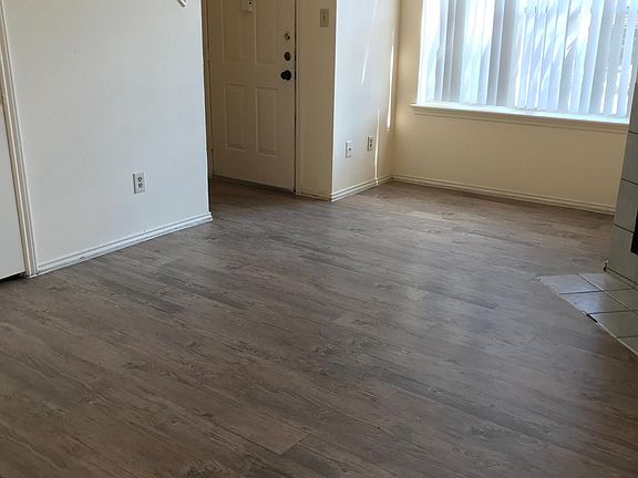 2nd image of 722 S Oak St APT D