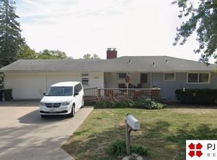1807 Collins Dr, Bellevue, NE 68005