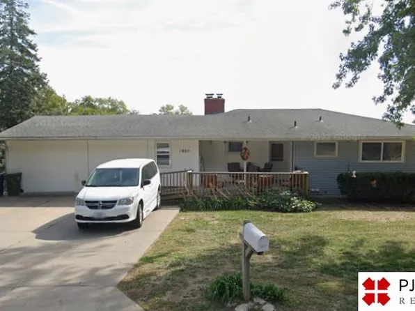 1807 Collins Dr, Bellevue, NE 68005
