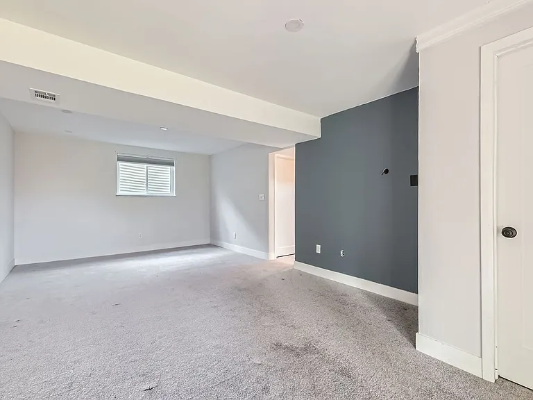 1186 N Franklin Ave — Photo 21