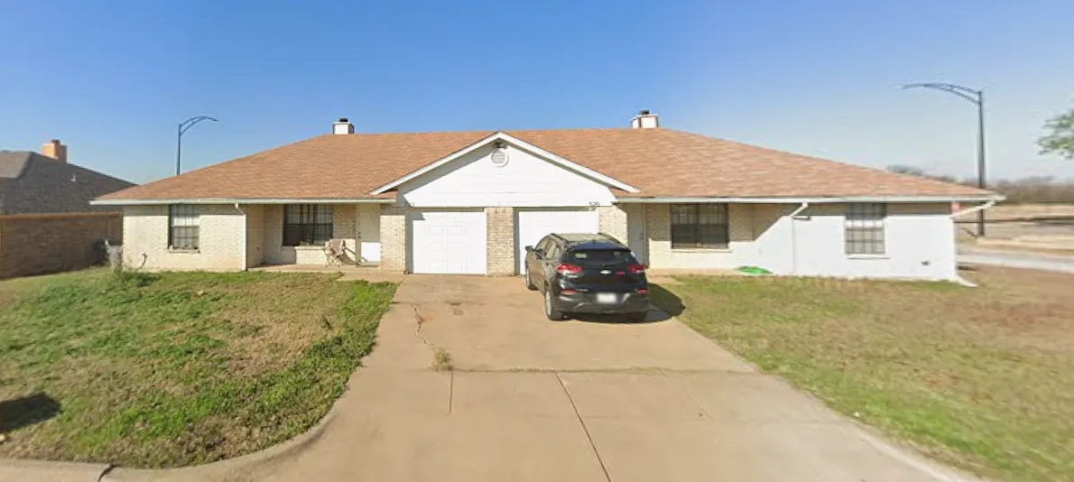 520 & 522 Signal Hill Ct S — Photo 1