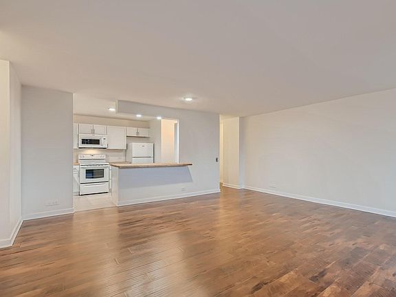 5th image of 4343 N Clarendon Ave APT 917