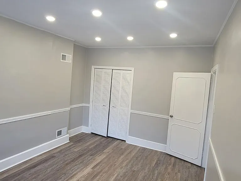 5896 Hobart St — Photo 15