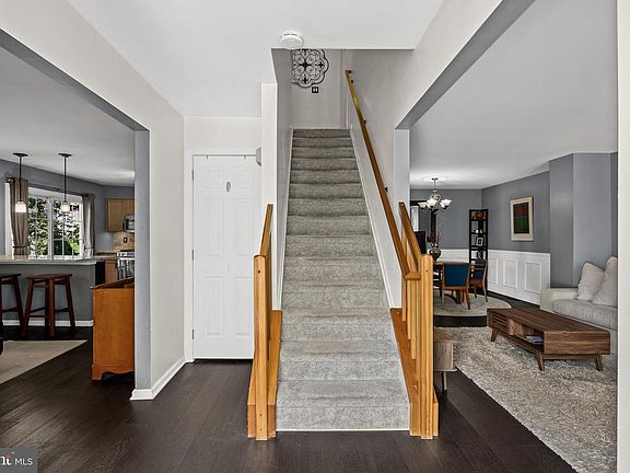 4th image of 5004 Essex Ln