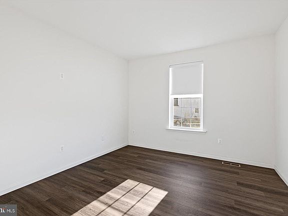 5th image of 504 Smokebush Dr