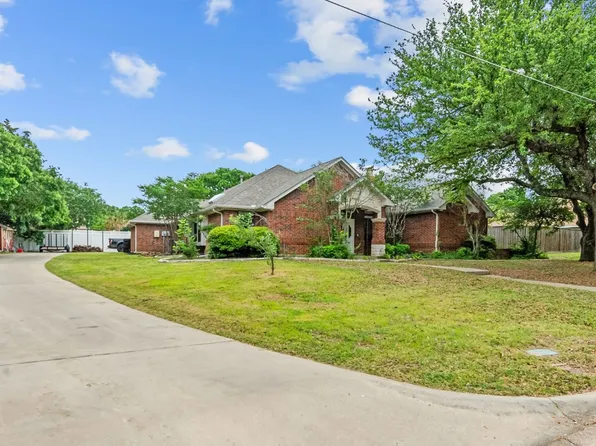 1821 Quail Run Dr, Corinth, TX 76208