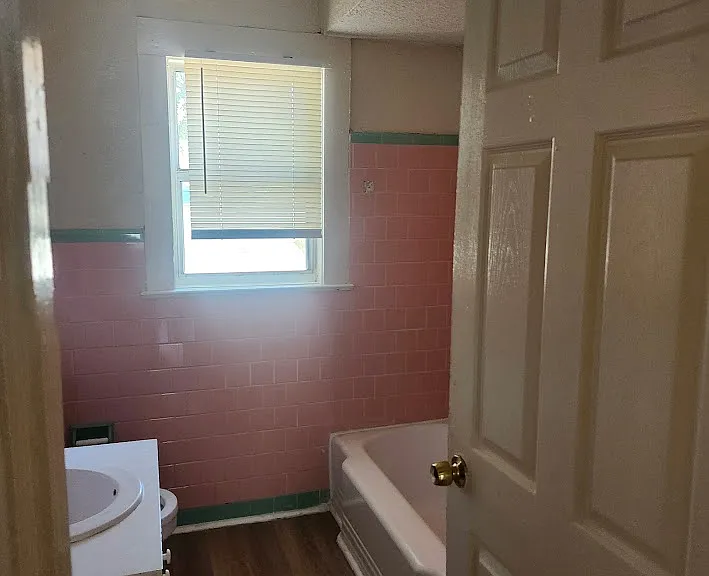 415 E Floribraska Ave #B — Photo 2