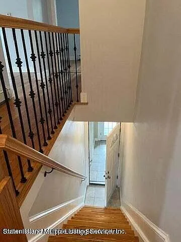 Second floor Apt