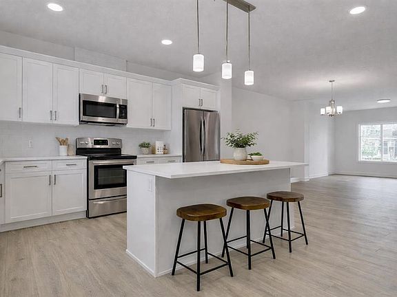 5th image of 208 SE Belmont Way SW