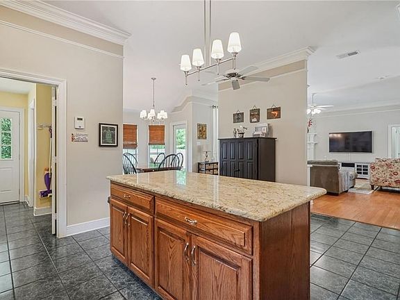 4th image of 228 Westwood Dr