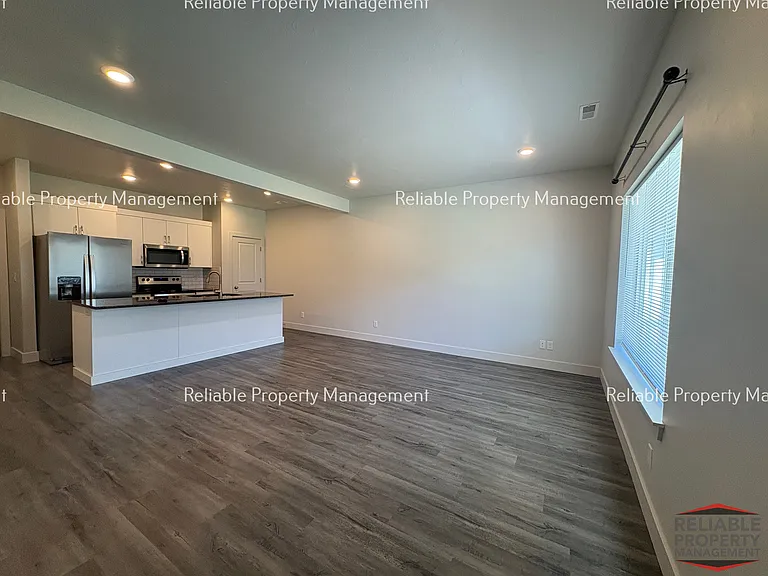 144 S Emery Ln — Photo 2