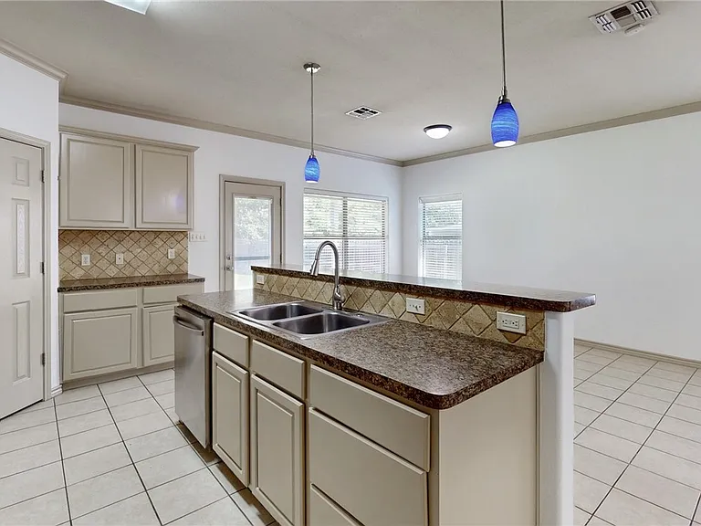 2212 Brougham Pl — Photo 9