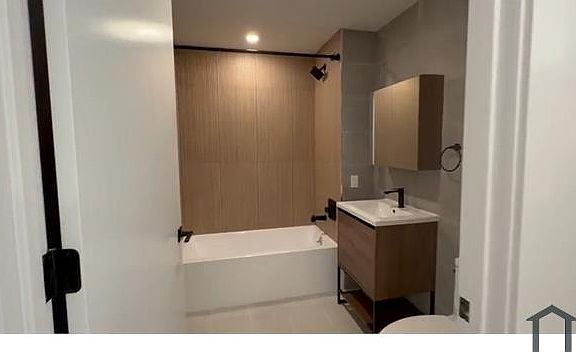3rd image of 354 E 194th St #4B