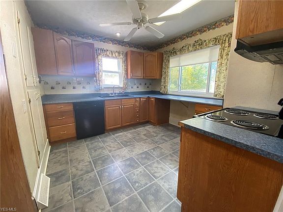 3rd image of 618 Cambridge Ave