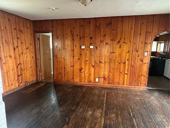 2nd image of 114 Hovey St
