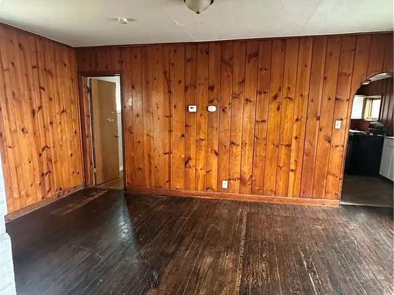 114 Hovey St — Photo 2
