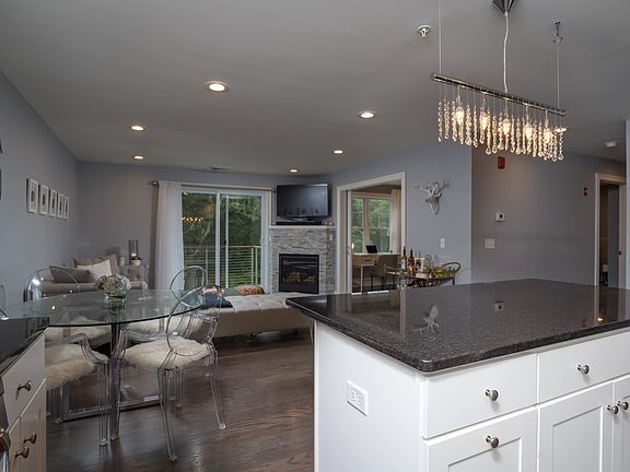 3rd image of 1001 W Main St Unit 7