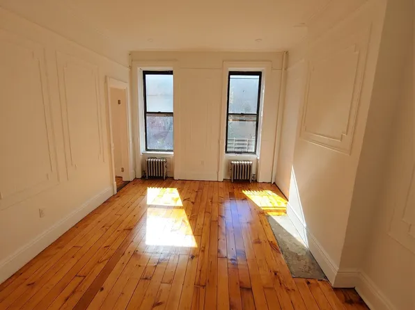 605 Carroll Street image 4 of 8