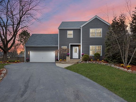 3rd image of 8 Windjammer Ct