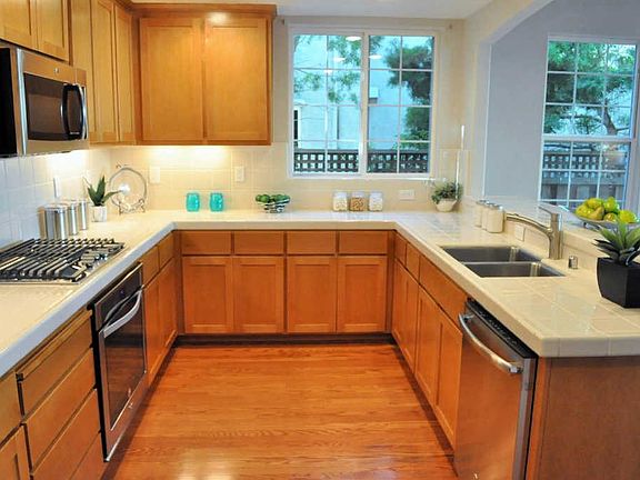 3rd image of 68 Shorebreeze Ct