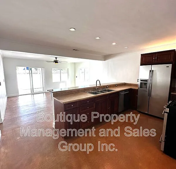 2285 Santa Ana Ave — Photo 2