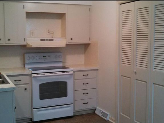 Eat-in kitchen area with washer and dryer hookups.