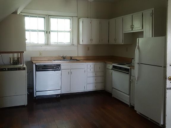 Large Kitchen with Washer and Dryer