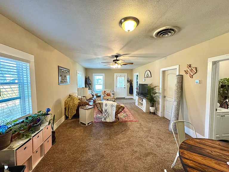 1287 W Frey St — Photo 8
